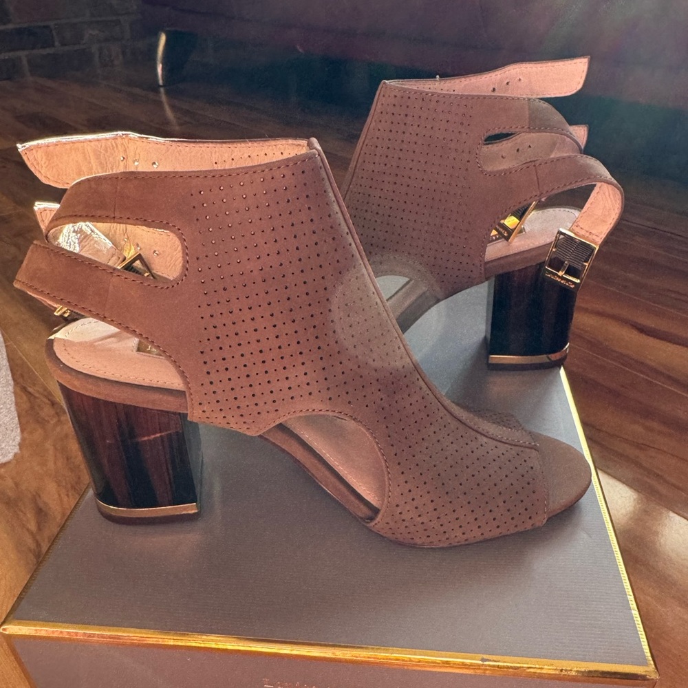 Louise et Cie sandals :)